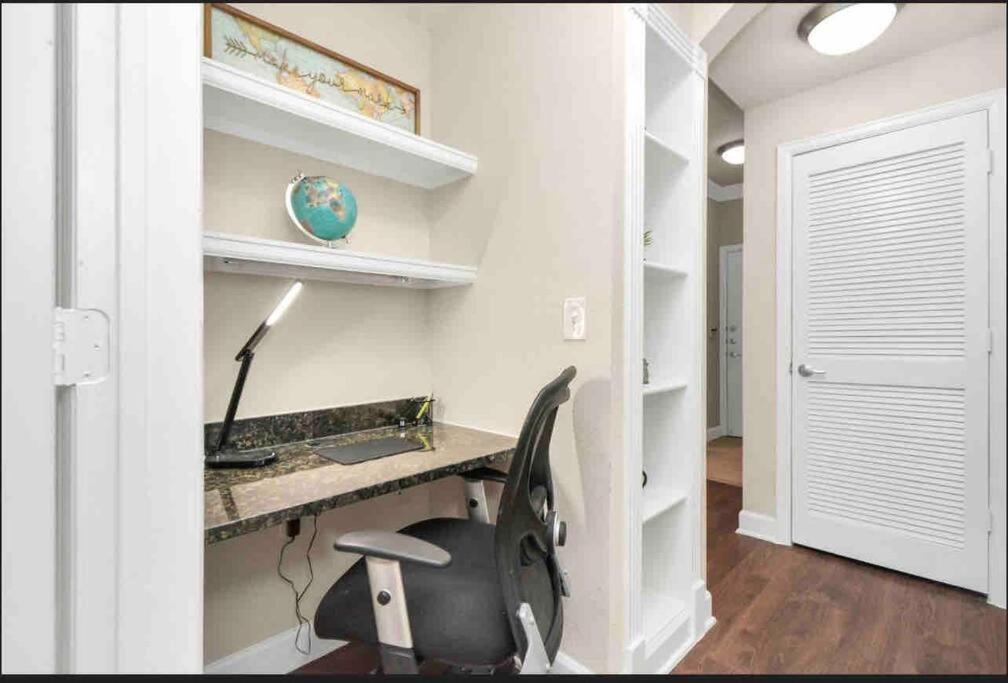 Luxury 1Bedroom/Pool View/ Galleria W/Study Desk Houston Exteriér fotografie