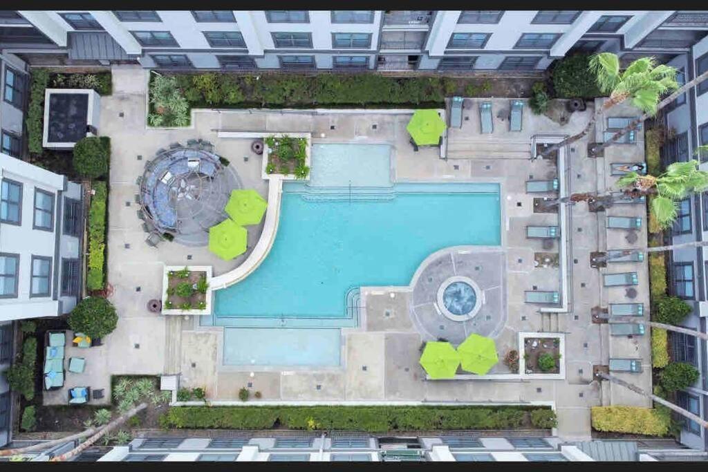 Luxury 1Bedroom/Pool View/ Galleria W/Study Desk Houston Exteriér fotografie